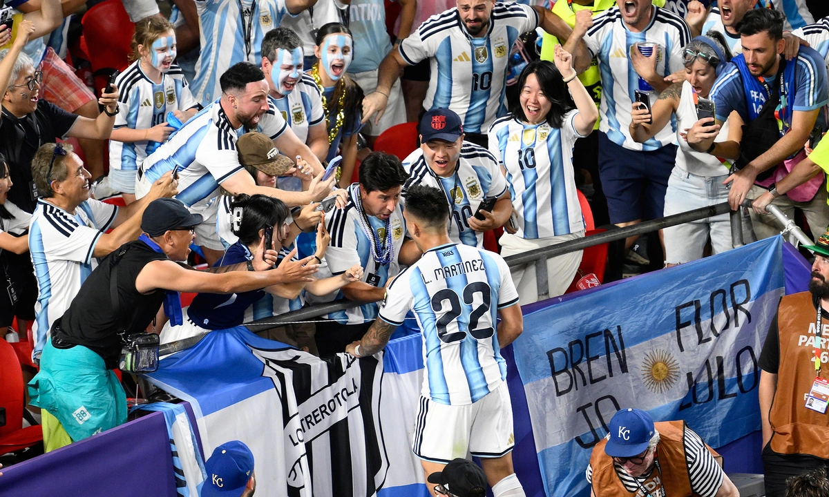 Báo Anh đặt dấu hỏi về việc tiền đạo Argentina thoát thẻ đỏ: góc nhìn mới cho người chơi Việt - hình ảnh - stogzcpqy.top